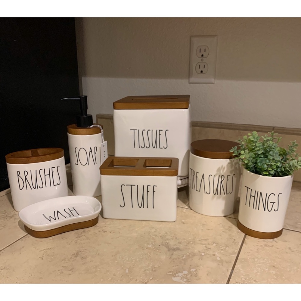 Rae dunn bathroom set 🧼